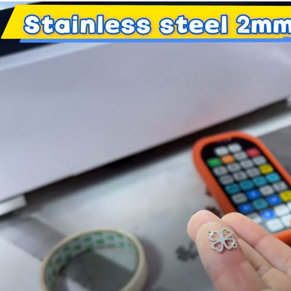 Cea mai mică mașină de tăiat cu laser-2 Cea mai mică mașină de tăiat cu laser 2