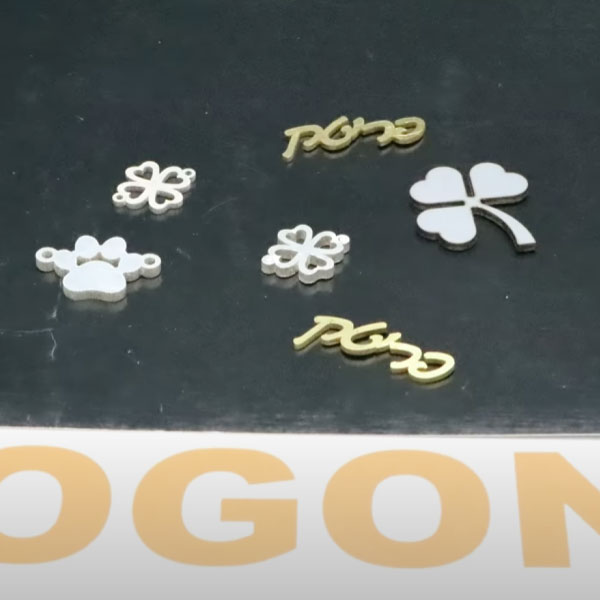 Cea mai mică mașină de tăiat cu laser Cea mai mică mașină de tăiat cu laser