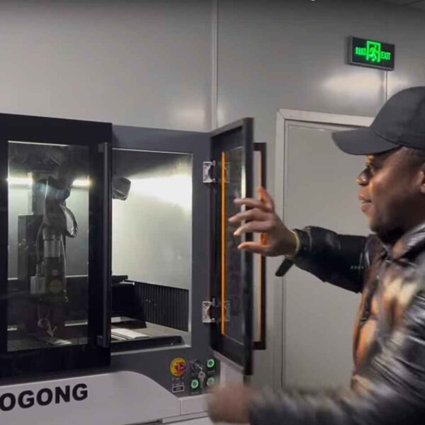 Comandat 2030 Fiber Laser Cutter (2) Comandat 2030 Fiber Laser Cutter (2)