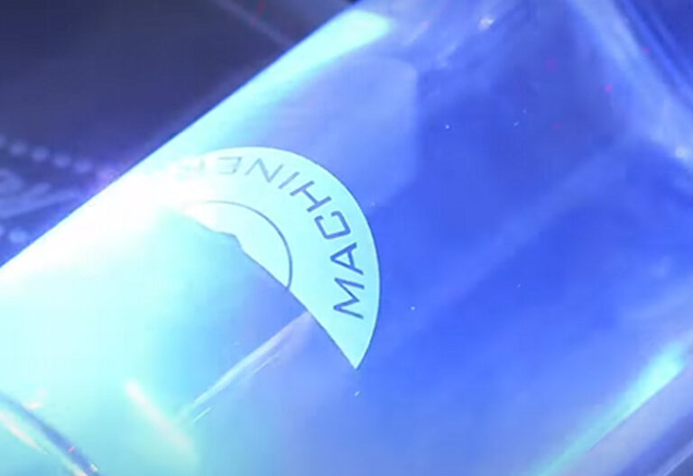 Melhores máquinas de gravação a laser para pequenas empresas (revisão de 2025) - Máquina de marcação a laser 3D-UV