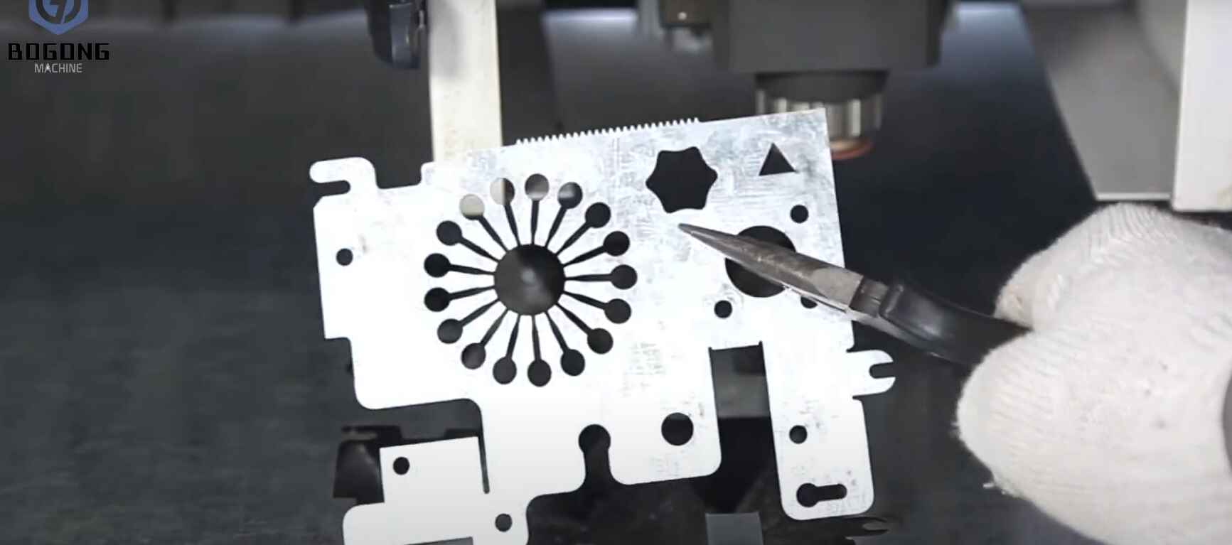 Fiber Laser Metal Cutting Machine Producator 3 Fiber Laser Metal Cutting Machine Producător (1) (2)