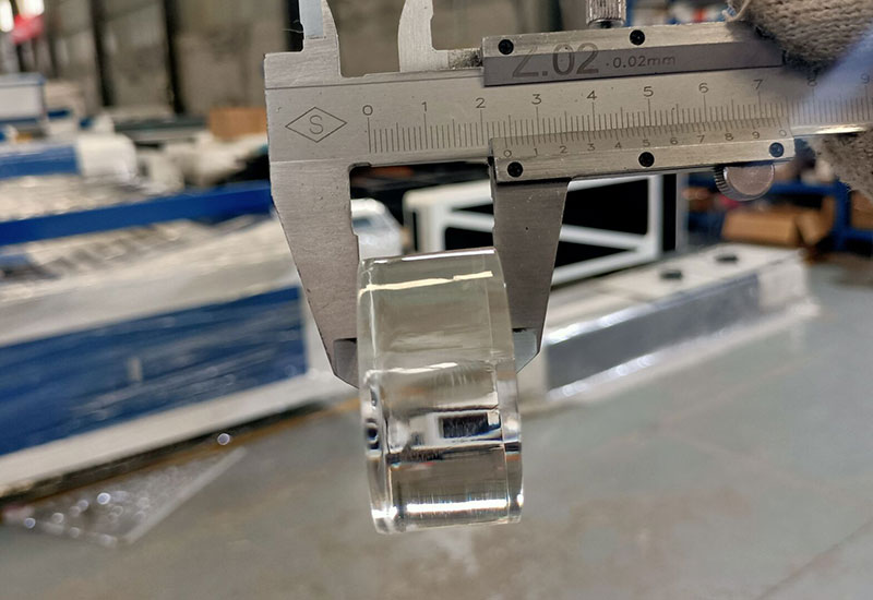 Laser-cutting-machine-for-plastic-1 Laser-cutting-machine-for-plastic-1