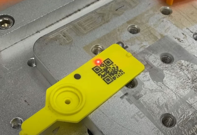 Laser-engraving-machine-for-plastic-4 Laser-engraving-machine-for-plastic-4