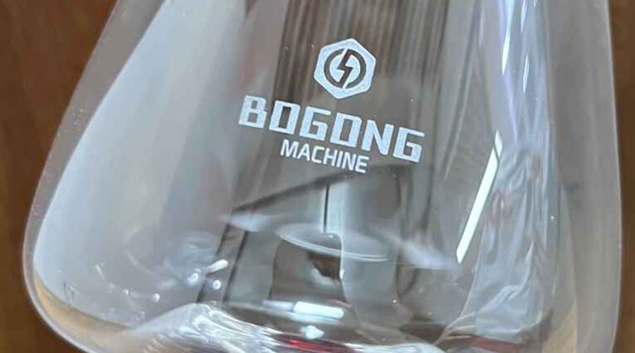 Yüzey Altı UV Lazer Gravür Makinesi 3D Kristal Cam Bardak Yüzey Altı UV Lazer Gravür Makinesi 3D Kristal Cam Bardak