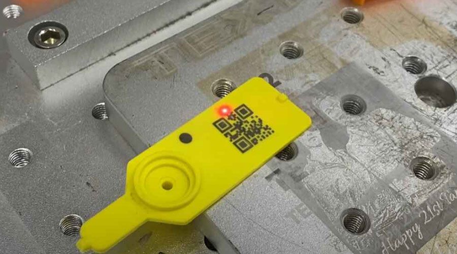 Yüzey Altı UV Lazer Kazıma Makinesi 3D Kristal plastik QR kodu Yüzey Altı UV Lazer Kazıma Makinesi 3D Kristal plastik QR kodu