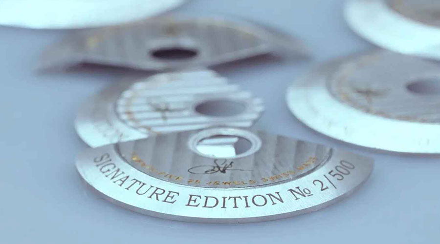 Yüzey Altı UV Lazer Kazıma Makinesi 3D Kristal 2 Subsurface-UV-Laser-Engraving-Machine-3D-Crystal-watch-face