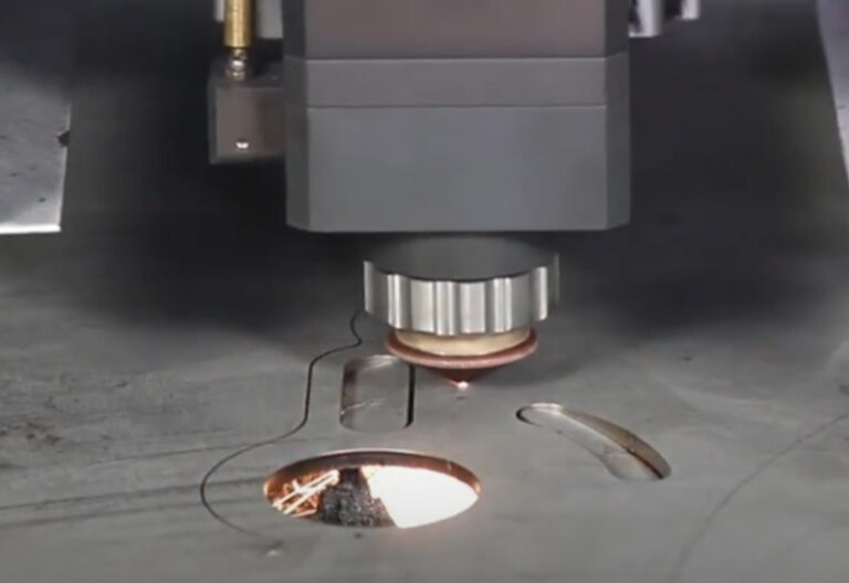 Cele mai bune mașini de tăiat cu laser cu fibră optică pentru fabricarea tablelor metalice (2025) 3 Cele mai bune mașini de tăiat cu laser cu fibră pentru fabricarea foilor de metal (2025) - tăiere