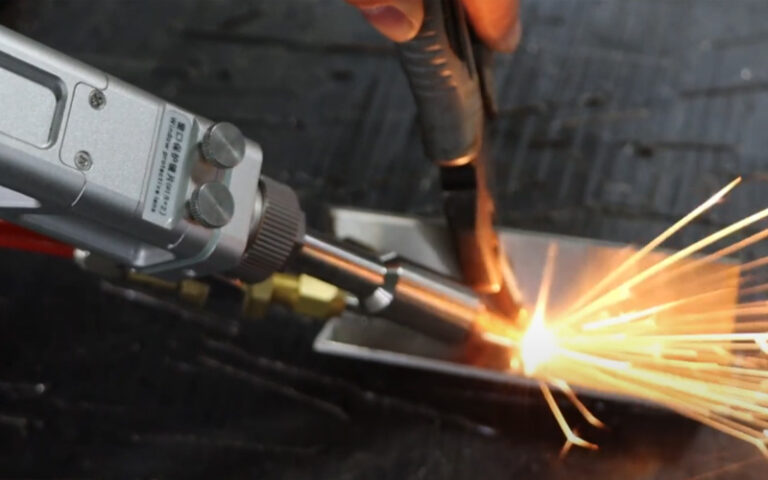 Saldatore laser portatile ODM per piccole officine 10 ODM-Saldatrice laser portatile per piccole officine2