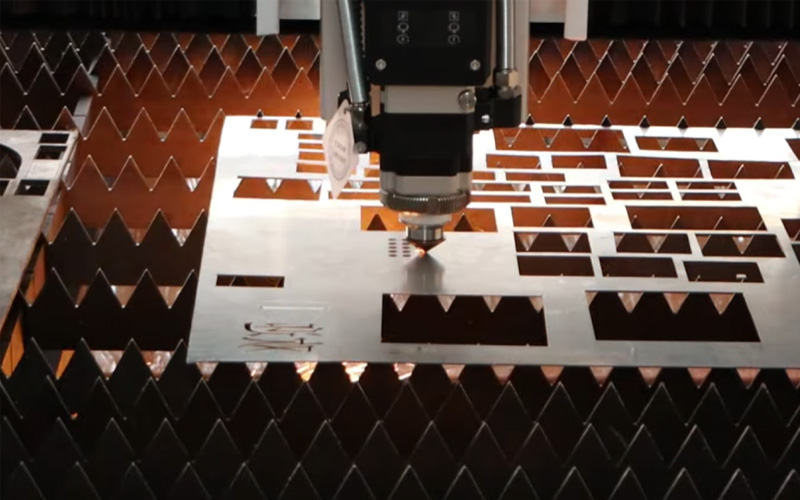 OEM Fiber Laser Cutting Machine for Heavy Metal Plate 3 OEM-Fiber-Laser-Cutting-Machine-for-Heavy-Metal-Plate-4