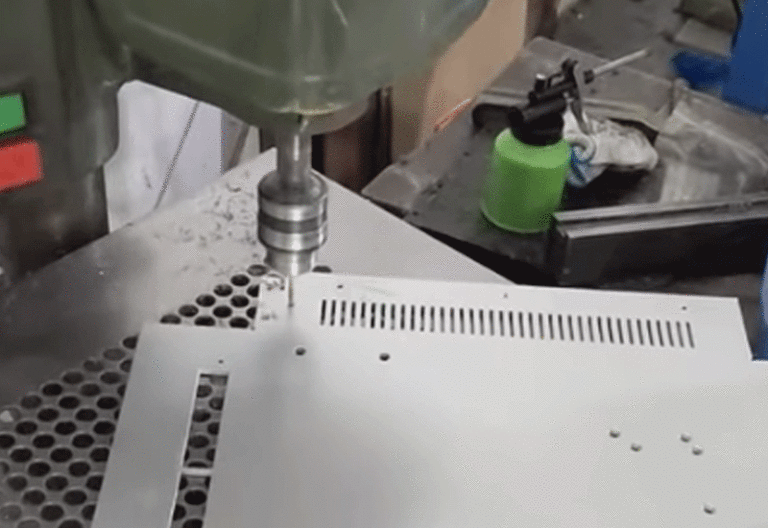 Macchina di taglio laser per la produzione di telai di server per l'approvvigionamento di massa 3 Acquisto in blocco di macchine per il taglio laser per la produzione di telai di server-3