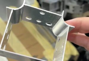 Customized 3D Fiber Laser Engraving Machine for Metal Crafts 1 Fiber-Laser-Cutting-Machine-for-Aluminum-Profile-Solar-Bracket-4