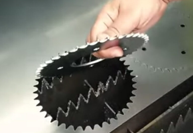 Pozinkovaný ocelový laserový řezací stroj-4