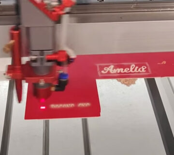 Mașini de tăiat cu laser pentru produse acrilice și din plastic 5 Mașini de tăiat cu laser pentru produse din acril și plastic-3