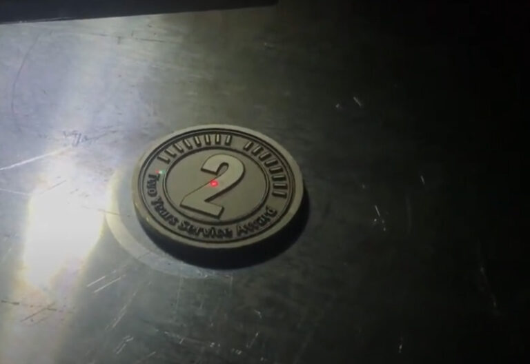 Macchine per l'incisione laser di insegne e premi 8 Macchine per incisione laser per insegne e premi-7 (3)