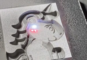 Customized 3D Fiber Laser Engraving Machine for Metal Crafts 8 Customized-3D-Fiber-Laser-Engraving-Machine-for-Metal-Crafts-2