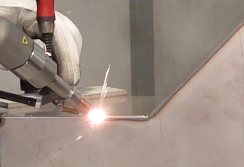 Handheld-Laser-Welding-Machine-for-Stainless-Handrails-2