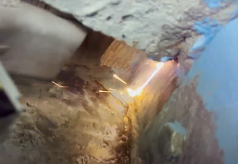 Laser-Cleaning-Machine-for-Bridge-Paint-Removal-4