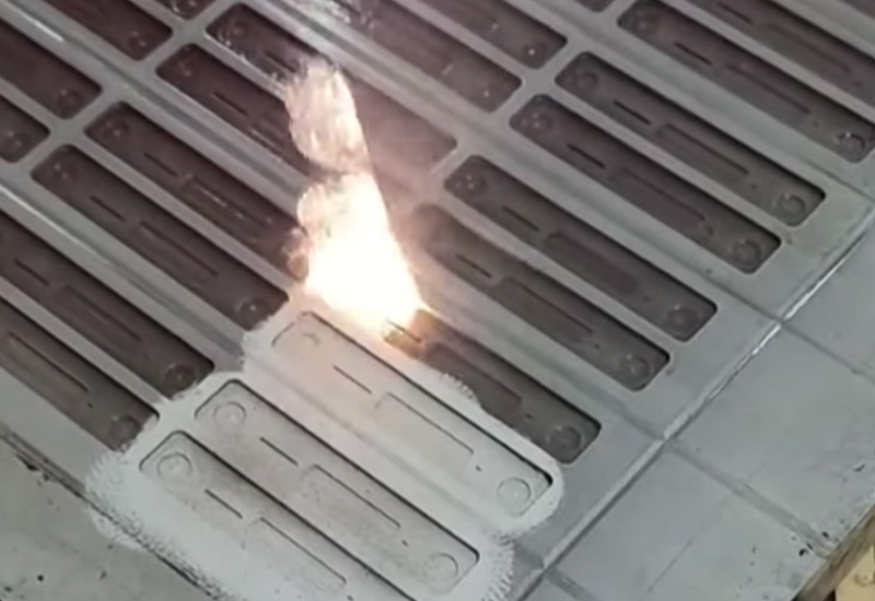 Pulse-Laser-Cleaning-Machine-for-Injection-Mold-Maintenance-3