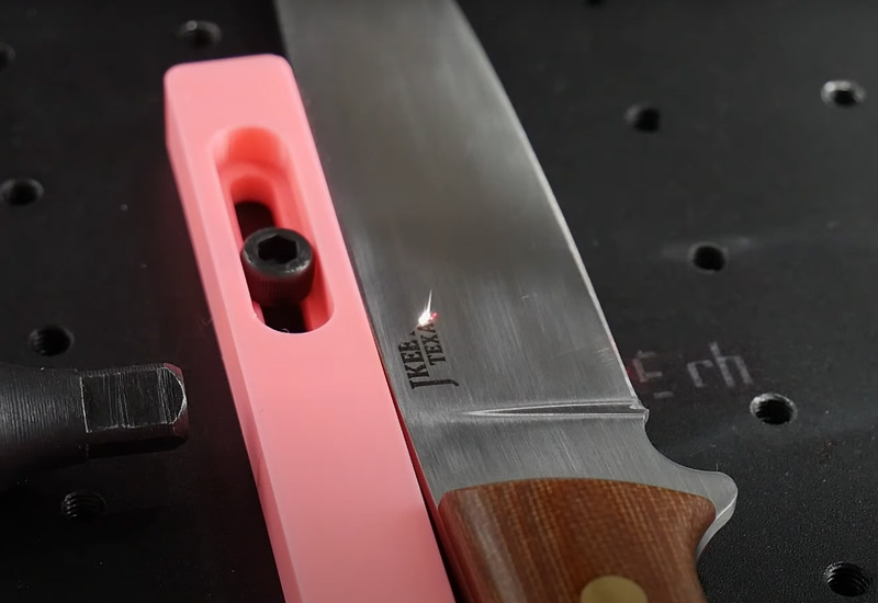 Fiber-Laser-Engraving-Machine-for-Kitchen-Knife-Logos-4 Fiber-Laser-Engraving-Machine-for-Kitchen-Knife-Logos-4