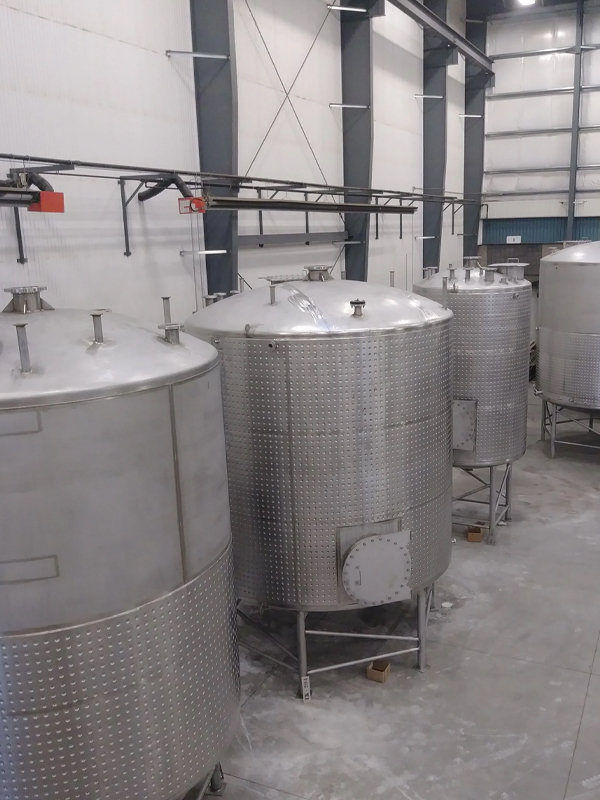 Tanks, Pans and Containers​